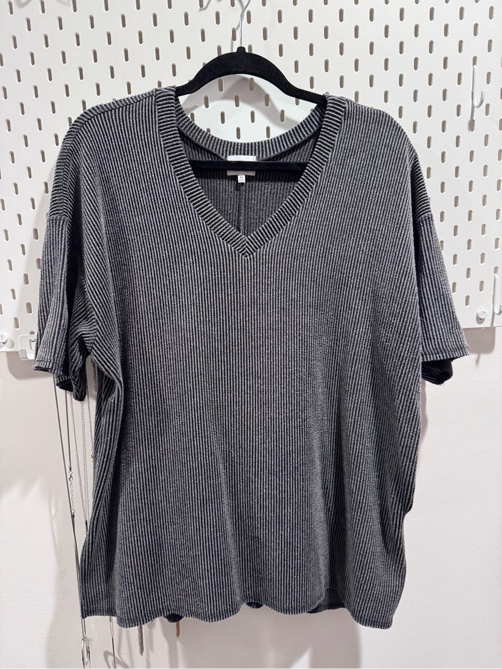 BKE Women’s Short Sleeve V-Neck Ribbed Tee - Charcoal